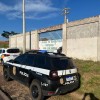 Vigilância Sanitária interdita clínica de recuperação em Aracanguá. Polícia Civil foi no local para confirmar desocupação