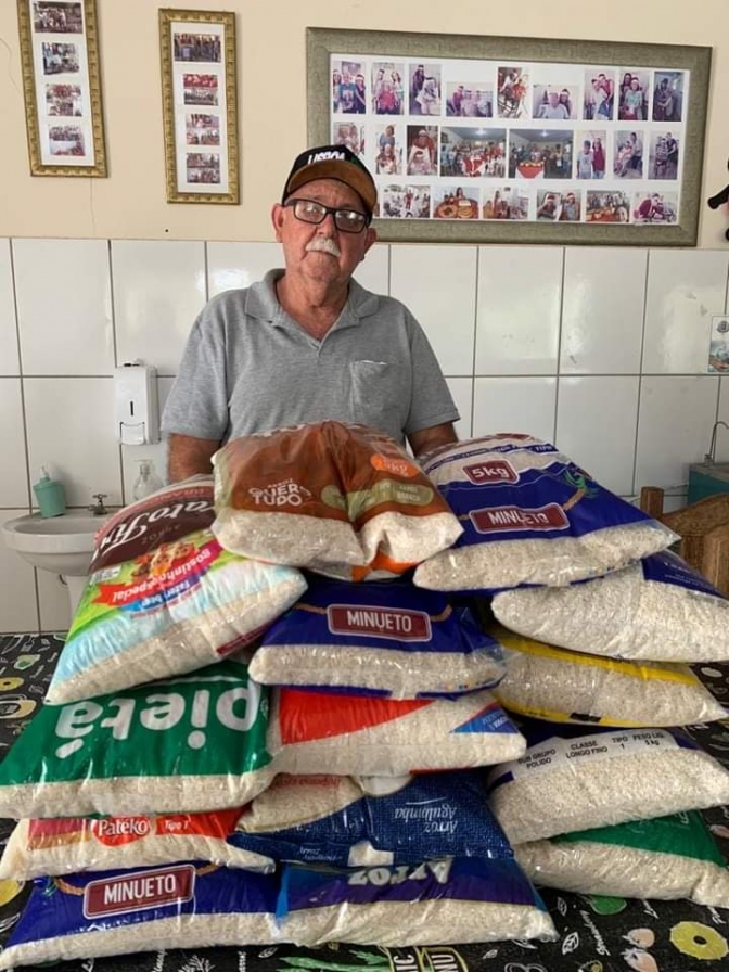 Loja Maçônica Epaminondas Pereira doou vários pacotes de arroz ao Asilo de Lavinia