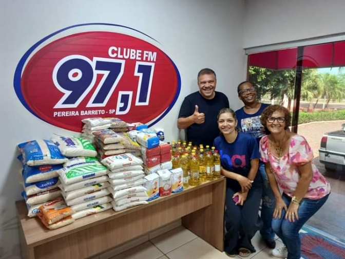 Rádio Club FM faz doação de alimentos para Santa Casa de Pereira Barreto