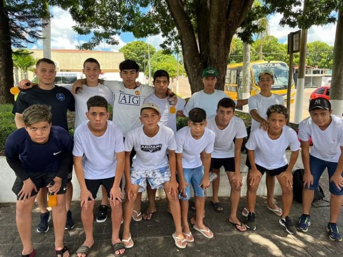 Prefeitura de Guaraçaí leva garotos para participar de “peneirão” em Penápolis