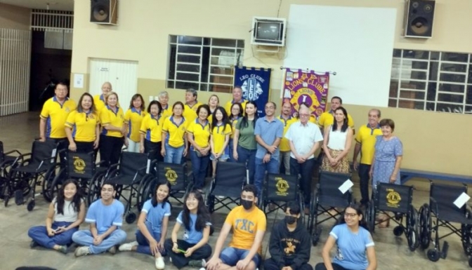 Lions Clube faz doação de cadeiras de rodas para Santa Casa de Araçatuba