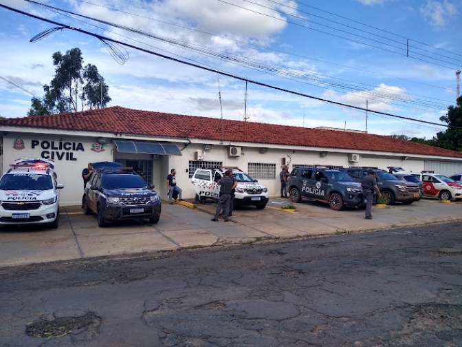 Quadrilha é presa pela Polícia de Valparaíso após roubo de carro em Bento de Abreu