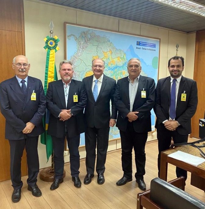 Diretores da Santa Casa de Araçatuba são recebidos e audiência pelo vice-presidente da República