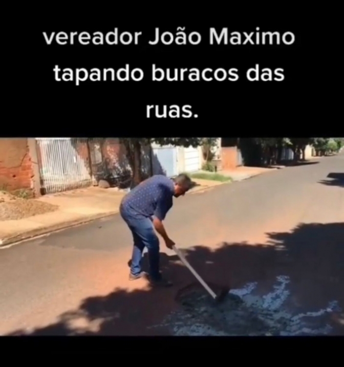 Vereador João Máximo “tapa” buracos no asfalto em Andradina