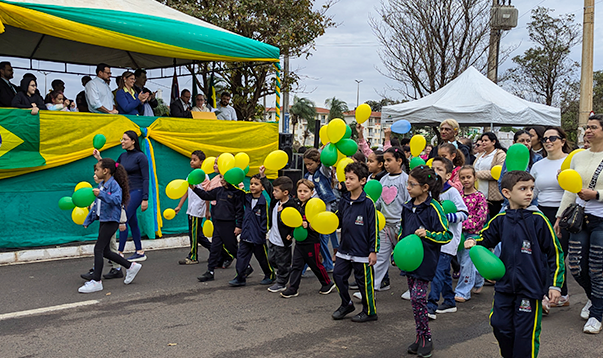 Birigui celebra Independência do Brasil com desfile cívico-militar no Parque do Povo