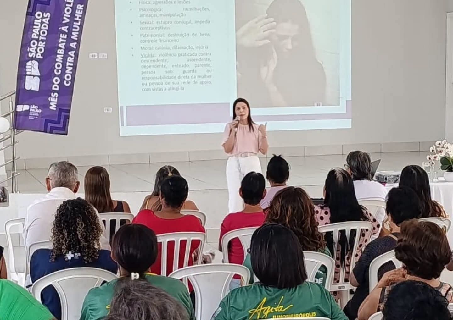 Delegada de Polícia Dra. Anna Mazzo Pivetta ministra palestra sobre prevenção à violência contra a mulher em Junqueirópolis   