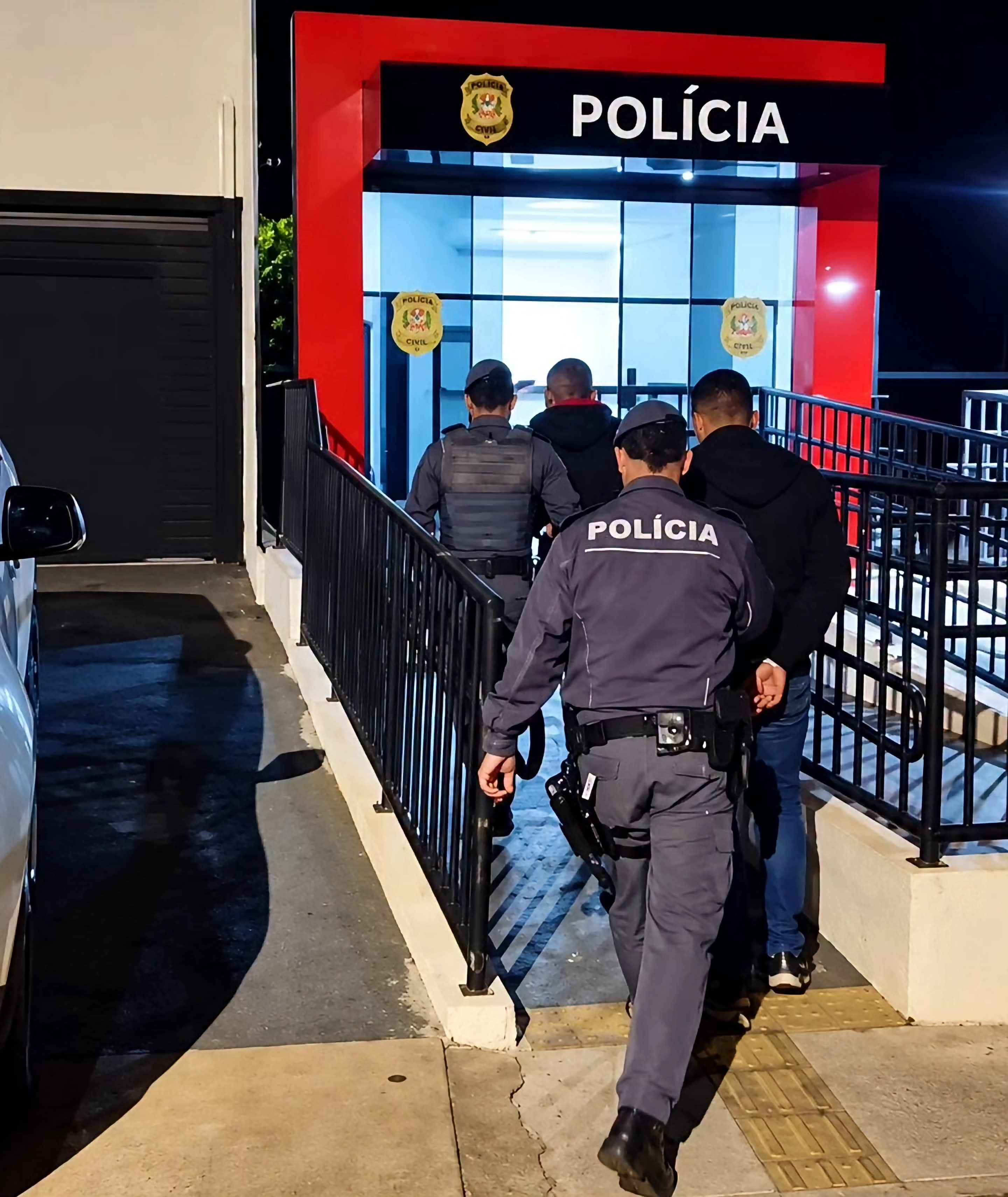 Dupla é presa pela PM por tentativa de furto em farmácia no Centro em Andradina (SP)  