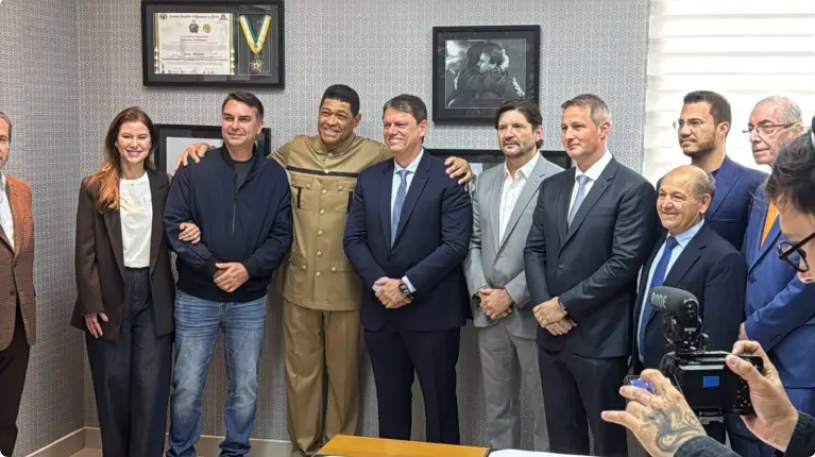Tarcísio de Freitas troca desfile de 7 de setembro por encontro na Igreja Mundial