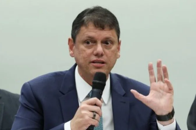 Tarcísio de Freitas troca 7 de setembro por encontro na Igreja Mundial