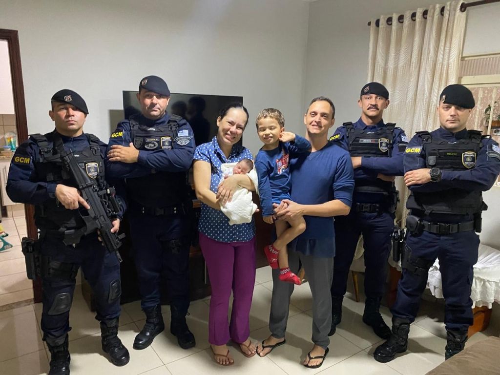 Bebê de 5 dias é salva de engasgamento por equipe do Guarda Civil Municipal de Araçatuba