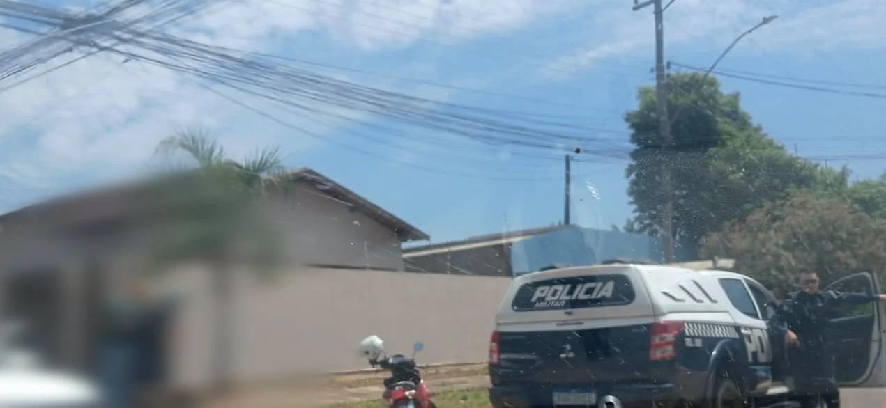 POLÍCIA MILITAR DE TRÊS LAGOAS PRENDE HOMEM APÓS ROUBAR CELULAR E INVADIR CASAS 