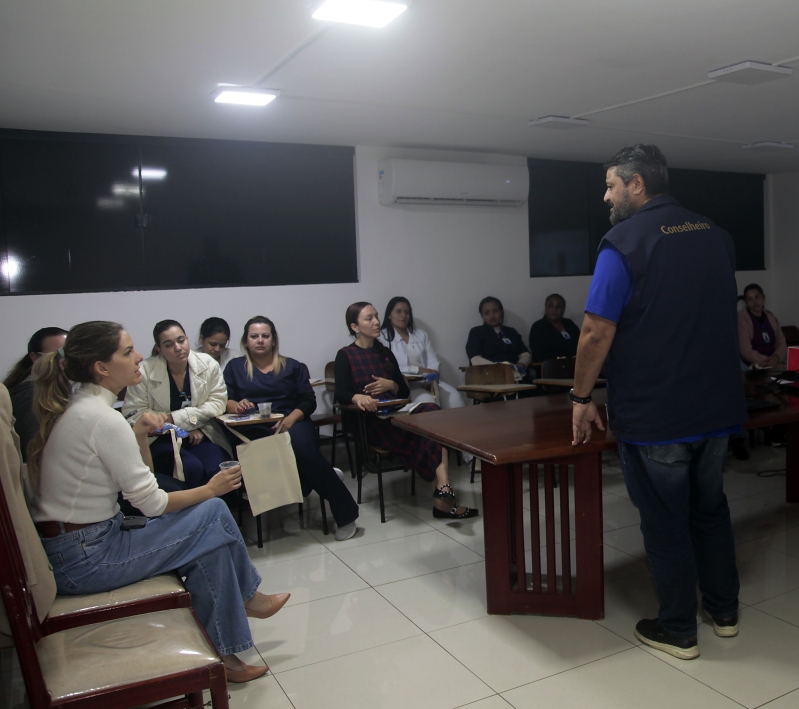 Santa Casa de Andradina recebe Conselheiro do COREN-SP para palestra com a equipe de enfermagem