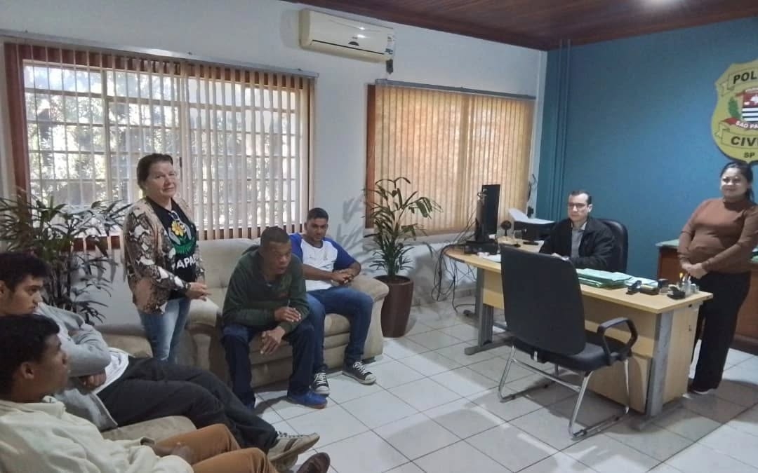 Alunos da APAE visitam Delegacia de Polícia de Tupi Paulista