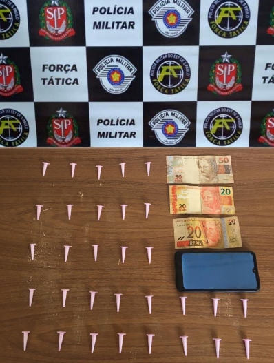 Homem que conduzia moto na contramão é preso por tráfico ao tentar fugir da equipe de Força Tática em Araçatuba