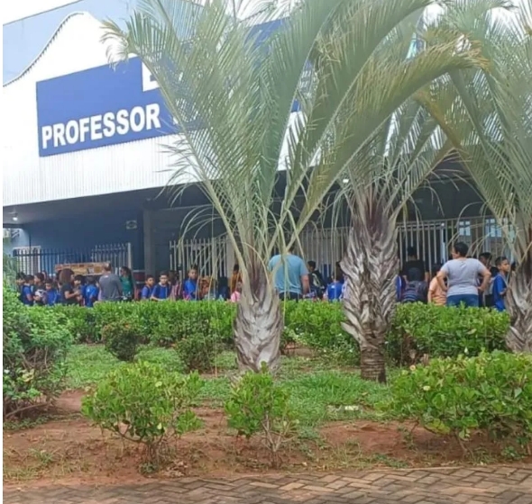 Portões fechados geram insegurança e preocupação entre alguns pais na Escola Ramez Tebet em Três Lagoas