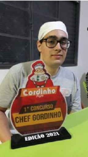 Gustavo portador do espectro autista ganha competição culinária em Três Lagoas