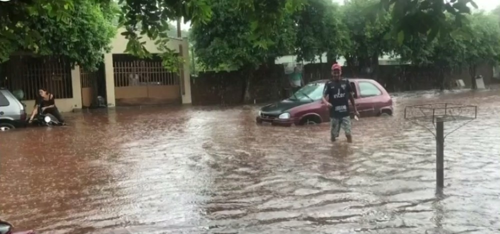 Governo de Andradina é criticado por demorar de recolher entulhos no mutirão de limpeza "Cidade Limpa"