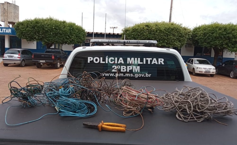 Polícia Militar prendeu em flagrante um homem furtando fios de cobre em uma residência em Três Lagoas