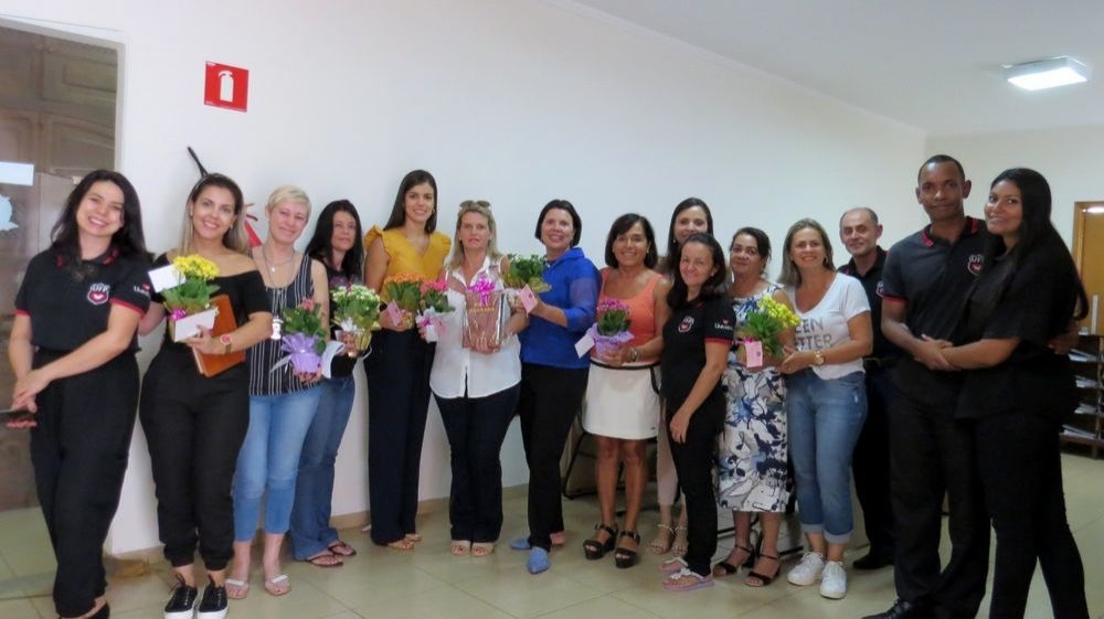 Universal nas Forças Policiais realiza homenagem para as mulheres da DDM de Andradina