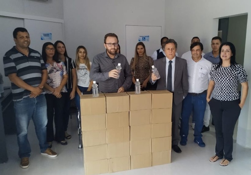 IRMANDADE SANTA CASA DE ANDRADINA RECEBE DOAÇÃO DE 240 FRASCOS DE ÁLCOOL EM GEL DO RENOMADO ADVOGADO DR. ADEMAR GOMES.