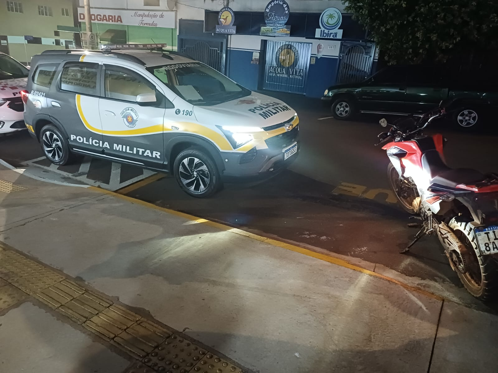 POLÍCIA RODOVIÁRIA PRENDE AUTORES DE ROUBO E RECUPERA MOTOCICLETA EM ANDRADINA