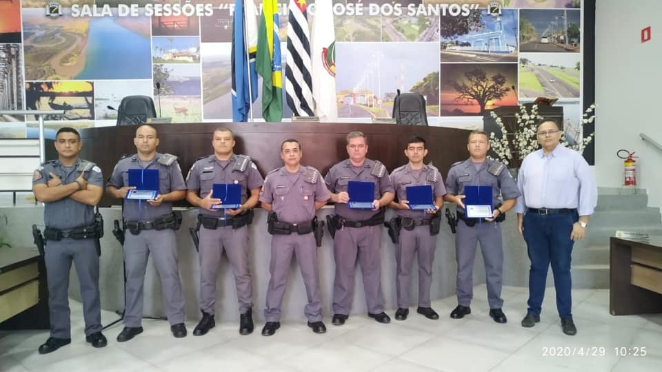 POLICIAIS MILITARES RECEBEM HOMENAGEM DA CÂMARA DE VEREADORES DE CASTILHO