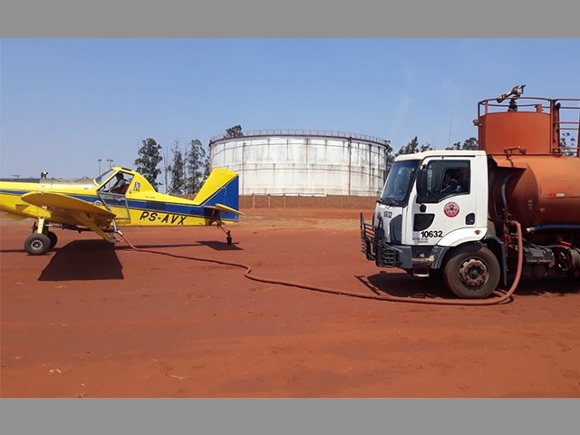 Avião da CESP chega a Castilho e terá apoio da Viralcool para combater incêndio na Ilha Comprida