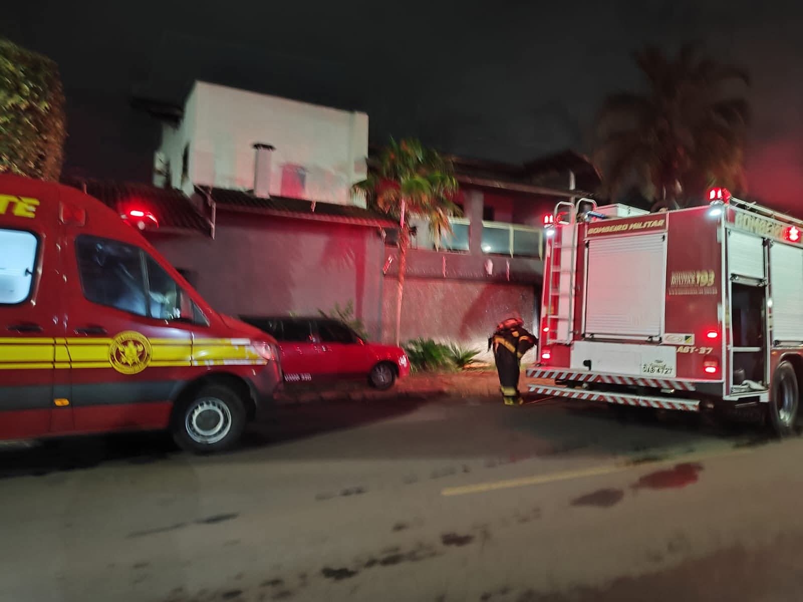 INCÊNDIO EM RESIDÊNCIA NA VILA NOVA EM TRÊS LAGOAS