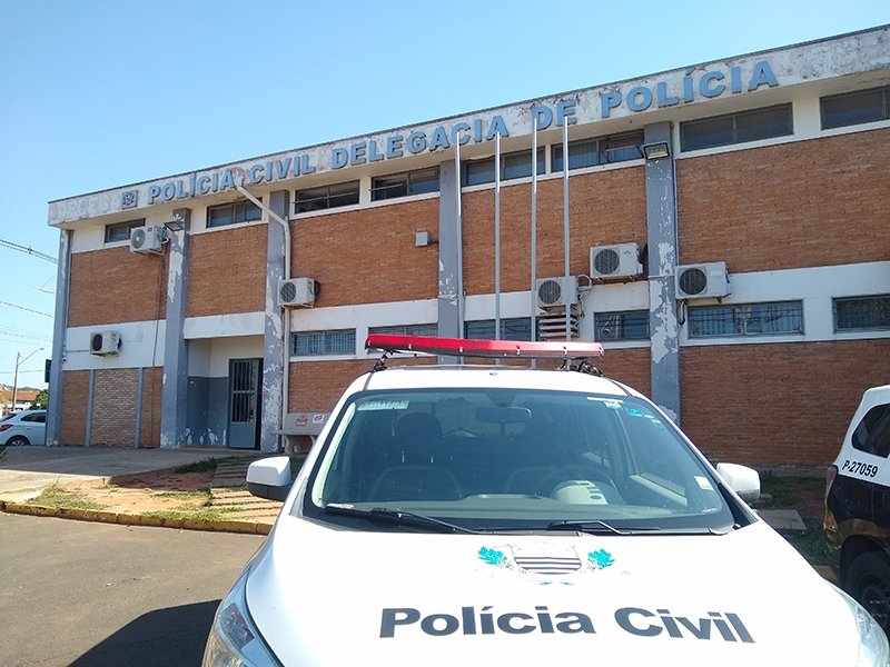 Polícia Civil de Penápolis investiga notebook é furtado em veículo no centro da cidade