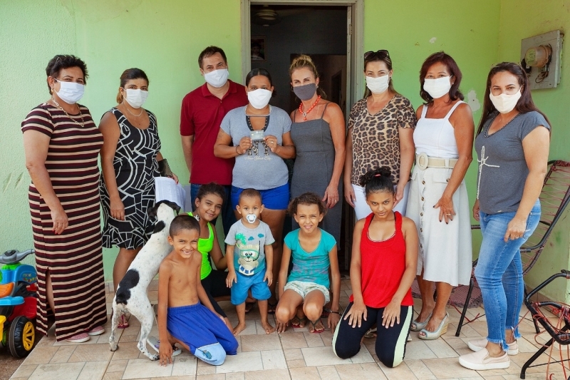 Assistência Social e Fundo Social repassam cartões de “cupom alimentação” para famílias de Andradina