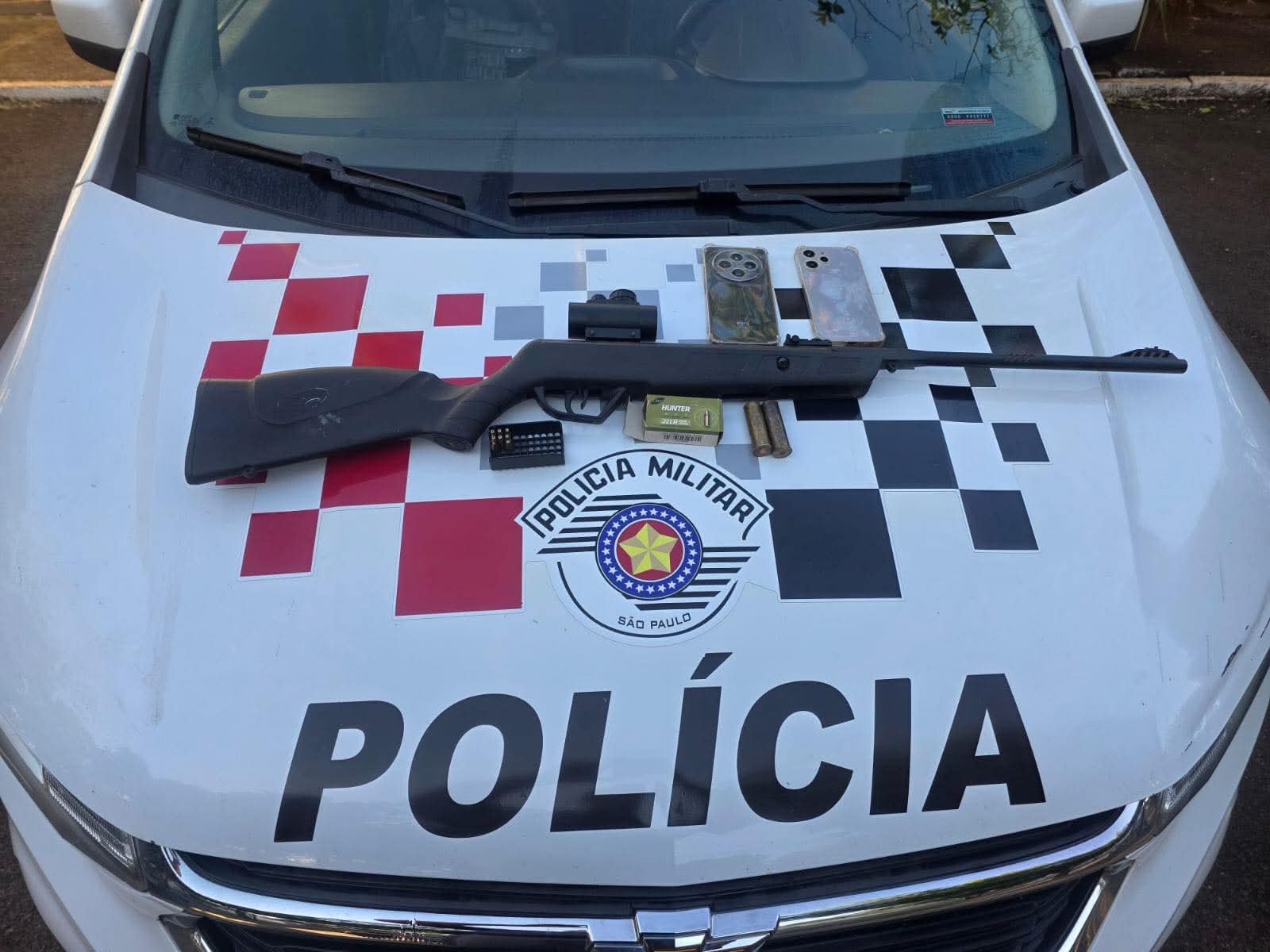 Polícia Militar de Ilha Solteira prende mulher por porte ilegal de arma de fogo