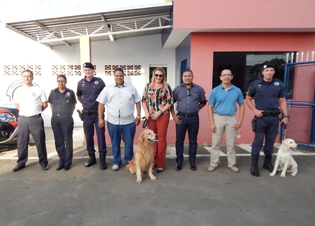 PREFEITA DE CASTILHO RECEBE ÔNIBUS ESCOLAR DO GOVERNO FEDERAL