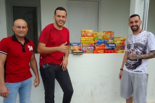 Clube das Luluzinhas e Bolinhas montam 30 camas para o ﻿Asilo de Andradina