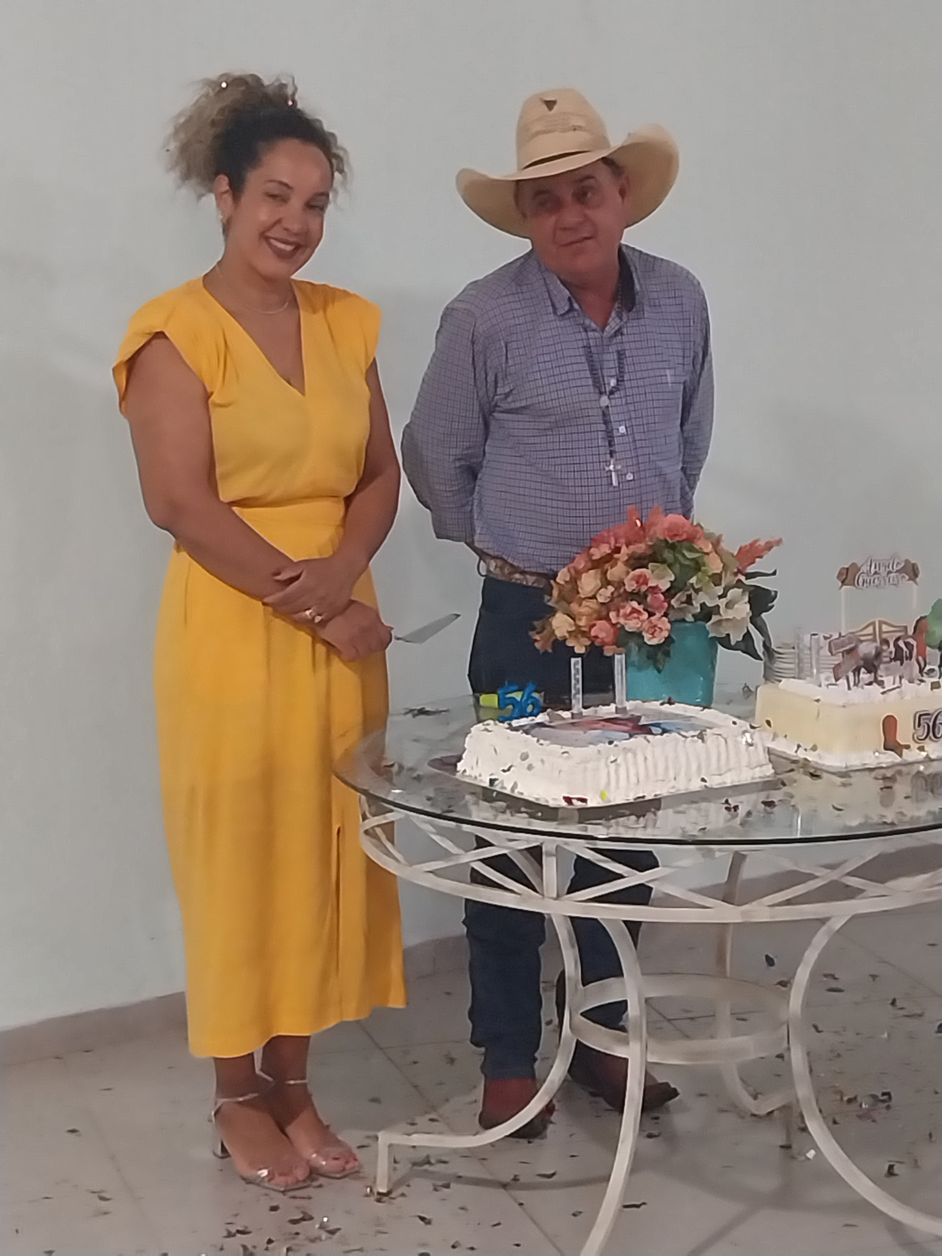 Prefeito de Três Lagoas ganha festa surpresa no aniversário