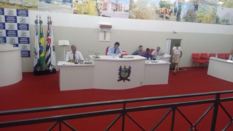 Piloto morto em queda de aeronave agrícola é enterrado em Guararapes