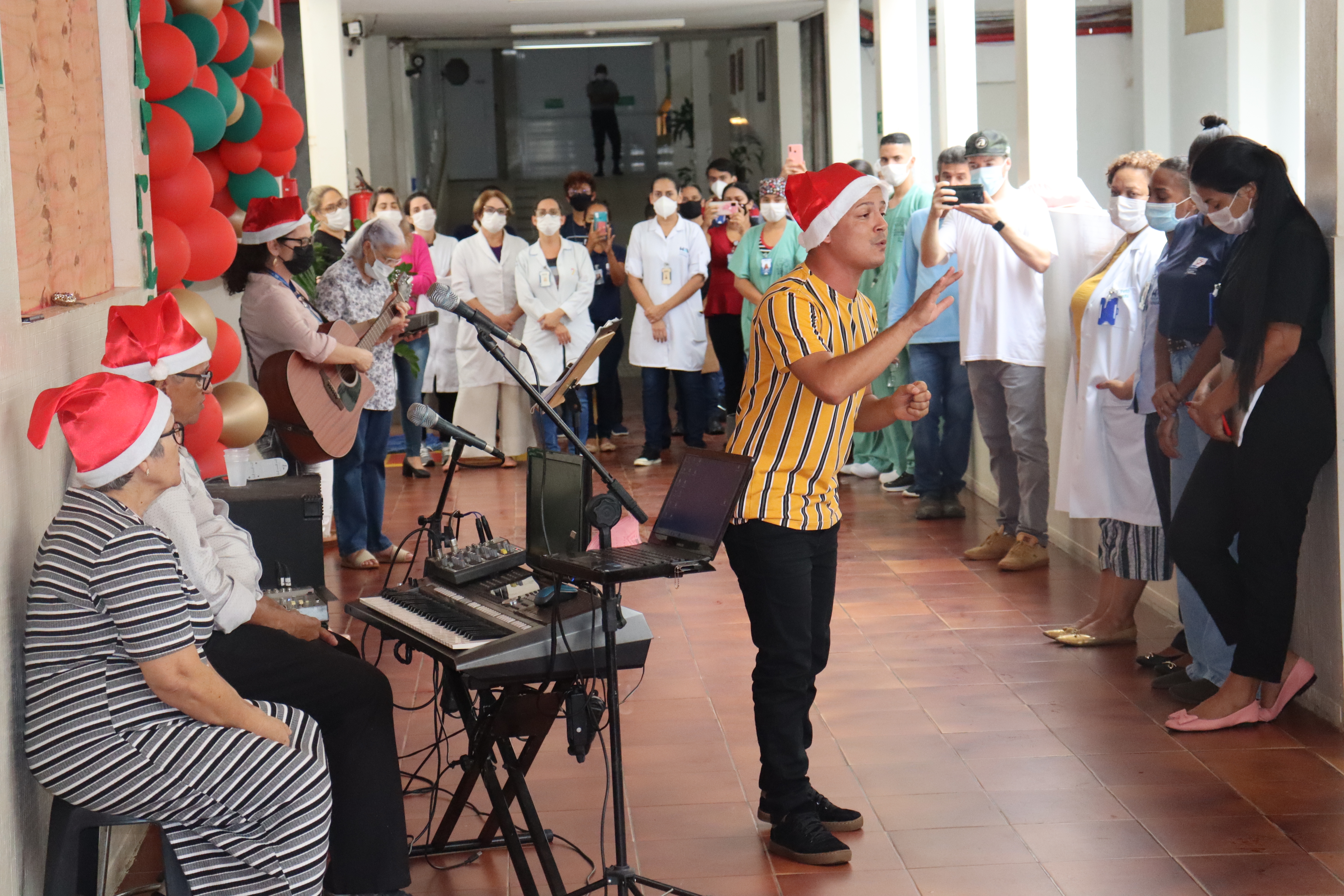 Momento de emoção: Cantanta de Natal é realizado no Hospital Auxiliadora de Três Lagoas
