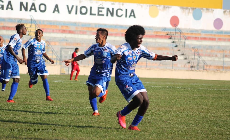 Foguete joga sua melhor partida, e é recompensado com gol no final