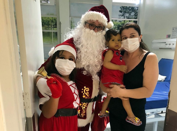 Santa Casa de Araçatuba promove festa de Natal para crianças internadas na Pediatria e Neonatal