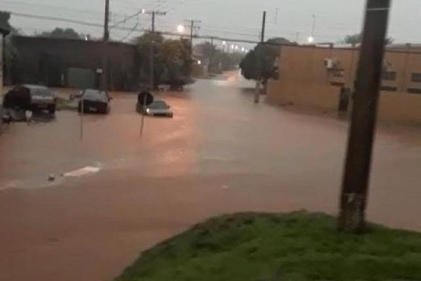 Chuva de 65,2 milímetros deixou ruas intransitáveis em Água Clara