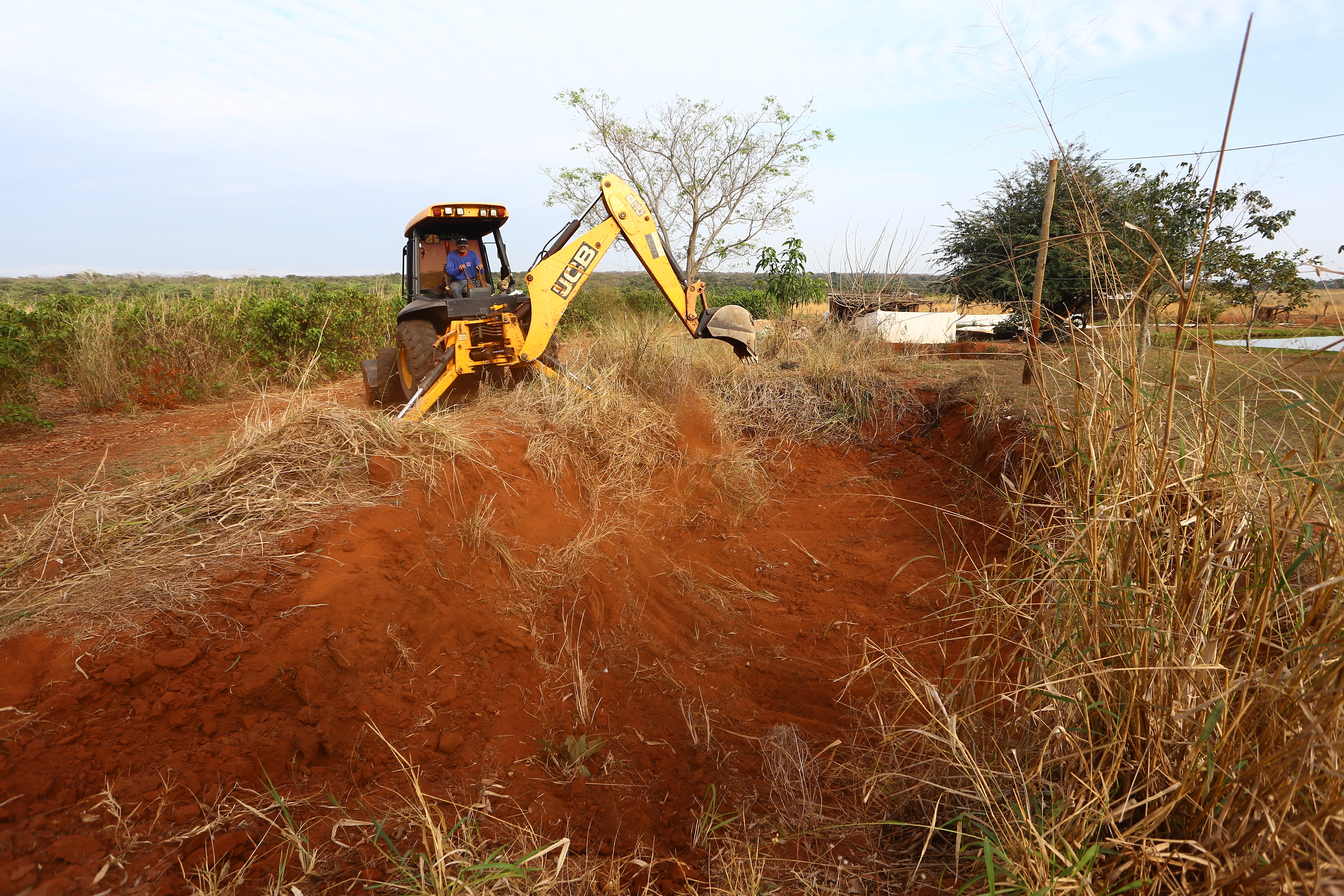 Prefeitura de Castilho inicia escavação de tanques em projeto piloto de Piscicultura