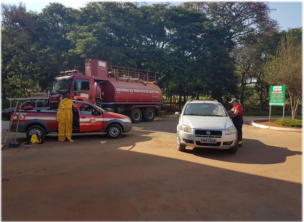 Asfalto recém entregue no Santa Cecilia é “rasgado” pela Águas de Andradina