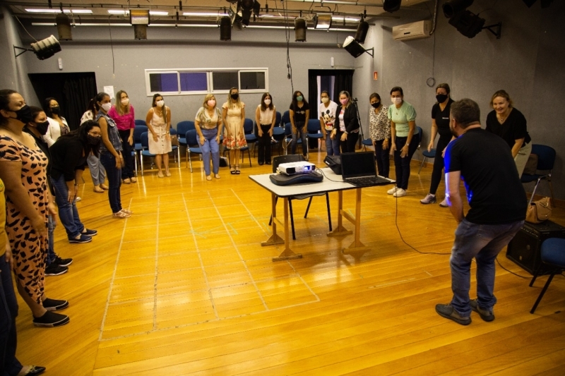 Na Terra do Rei do Gado educação prepara formação para o Palco Escola