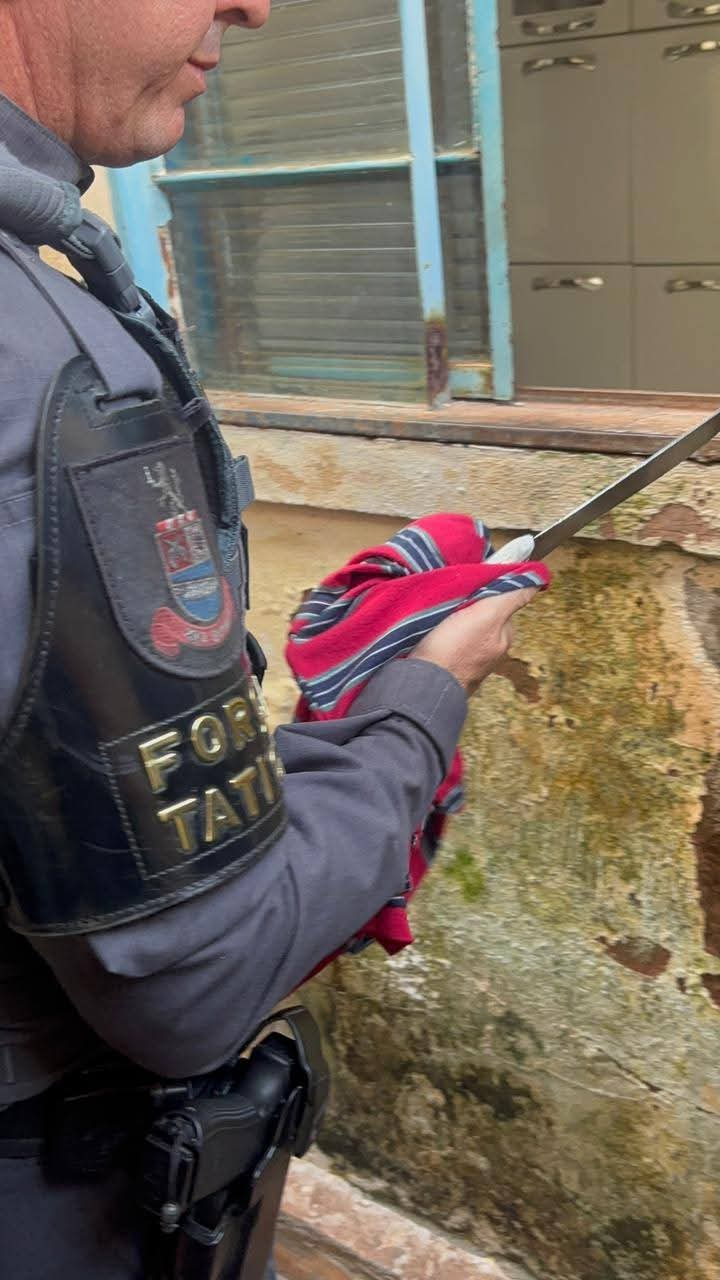 Homem é preso pela Força Tática após assaltar idosa com faca em Andradina
