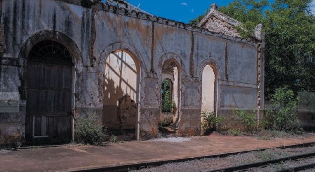 Estação na terra do Rei do Gado tem problemas do piso ao telhado