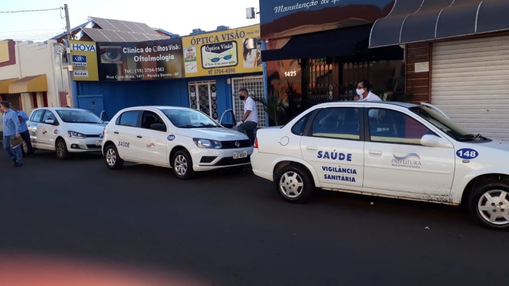 Mulher com Covid-19 e seu marido são flagrados em lanchonete de Pereira Barreto