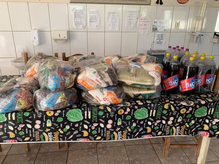 Empresários de Birigui doaram cestas básicas e fardos de refrigerantes ao Asilo de Lavínia
