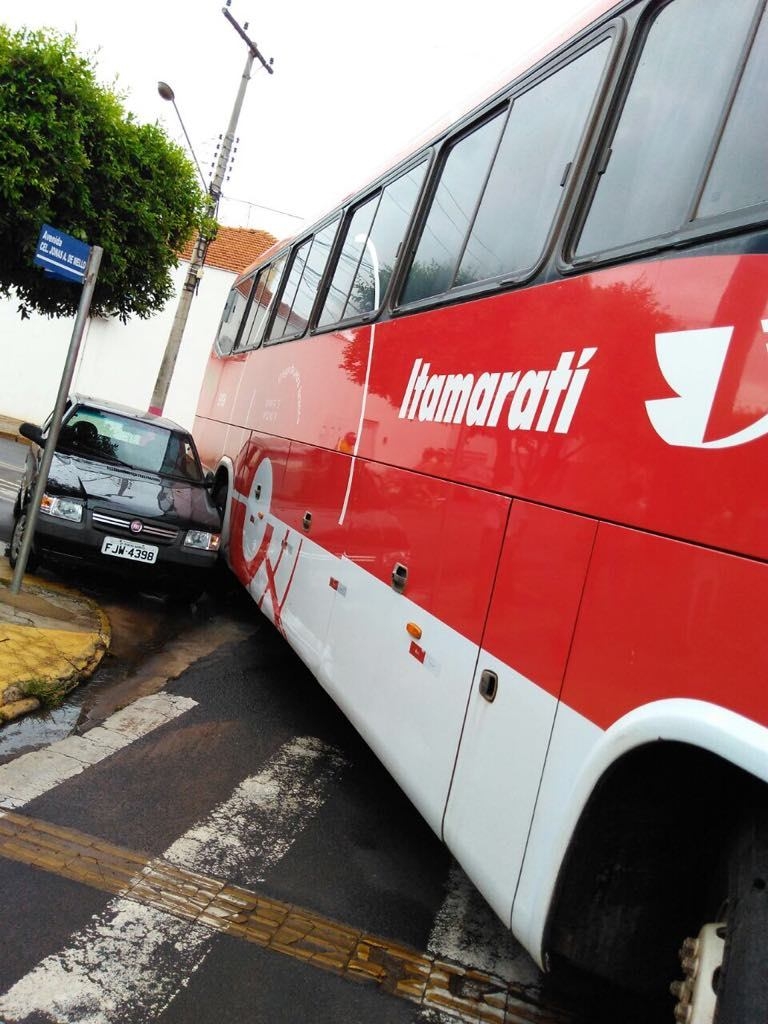 Polícia Militar de Murutinga com apoio das PMs de Guaraçaí e Mirandópolis prendem 02 indivíduos por tráfico