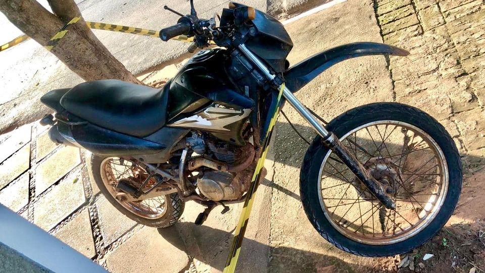 Polícia Militar de Guaraçaí atendente ocorrência de acidente de trânsito e localiza moto furtada