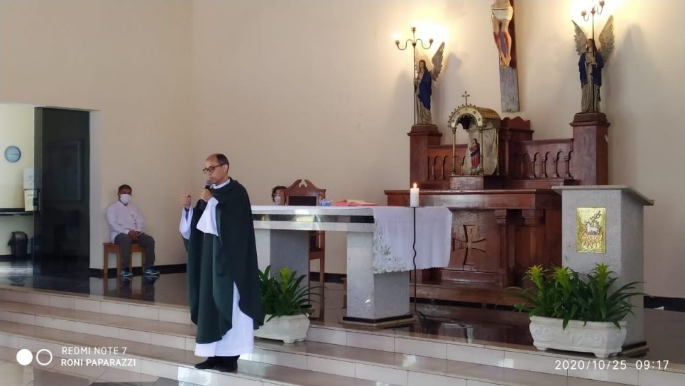 Missas em Castilho permanecem com número reduzido de fiéis