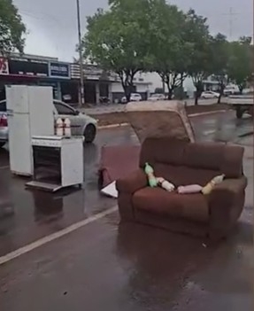 Chuva intensa alaga casas, arrasta veículos e expõe drama de famílias em Três Lagoas